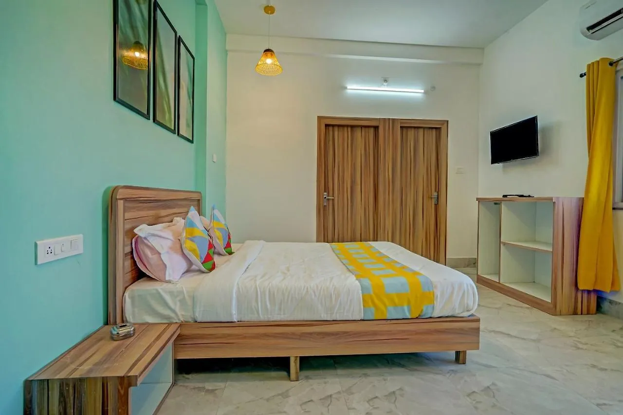 Oyo 79233 Hotel Hive Stays Kochi 0*,  Ινδία