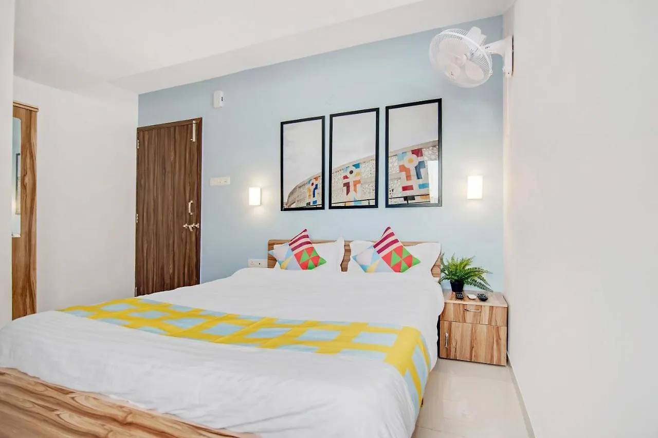 Πανσιόν Oyo 79233 Hotel Hive Stays Kochi