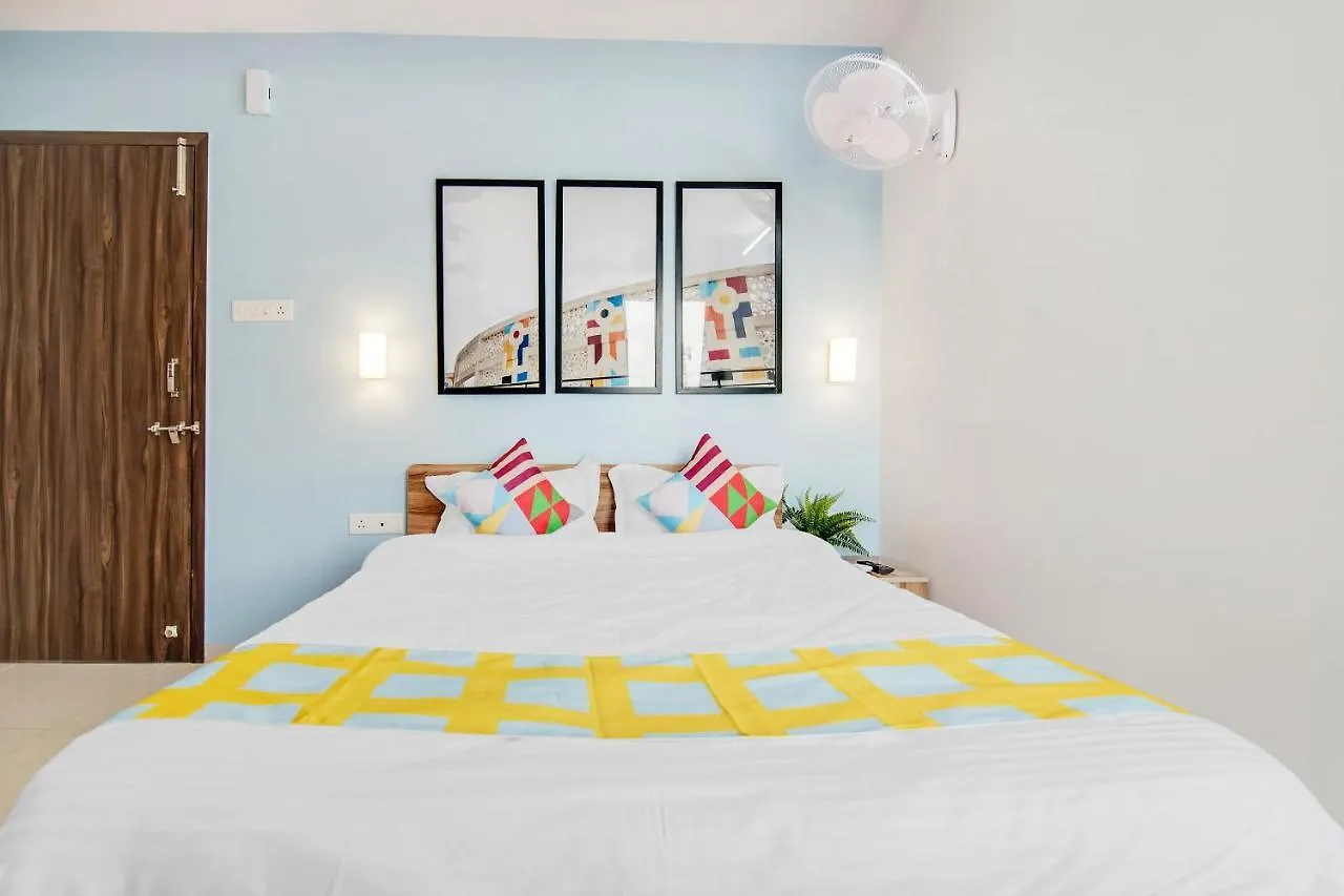 Oyo 79233 Hotel Hive Stays Kochi 0*,  Ινδία